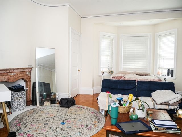 25 Garrison Rd 2, Brookline, MA 02445