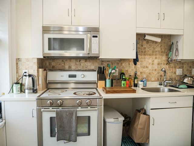 25 Garrison Rd 2, Brookline, MA 02445