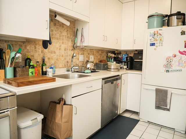 25 Garrison Rd 2, Brookline, MA 02445