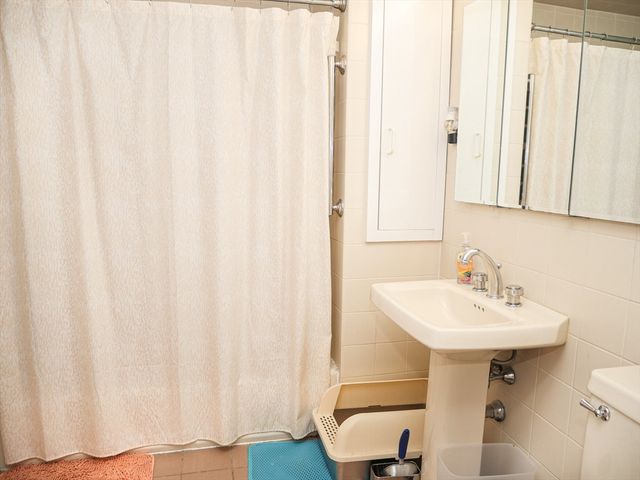 25 Garrison Rd 2, Brookline, MA 02445