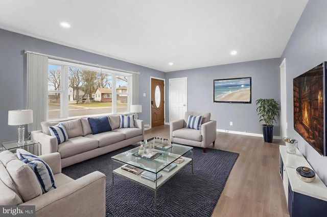 812 BEVERLY DR, Somerdale, NJ 08083