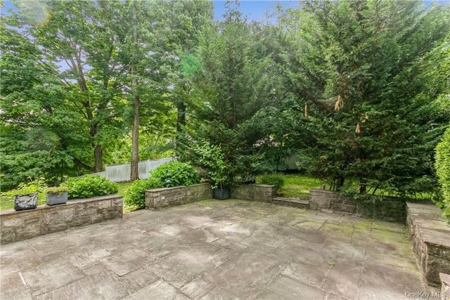 7 Cotswold Way, Scarsdale, NY 10583