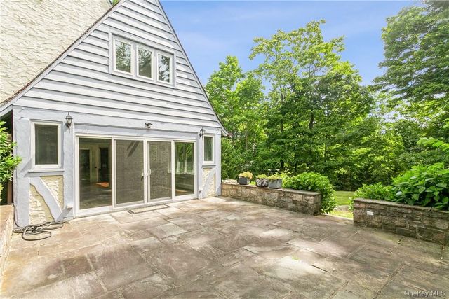 7 Cotswold Way, Scarsdale, NY 10583