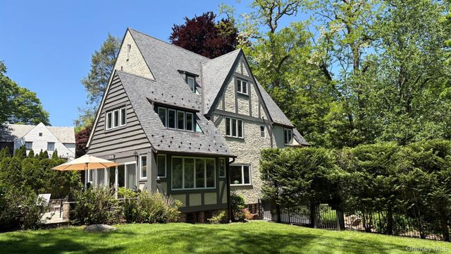 7 Cotswold Way, Scarsdale, NY 10583
