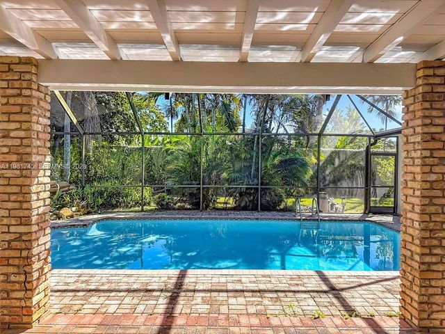 10028 SW 127th St, Miami, FL 33176