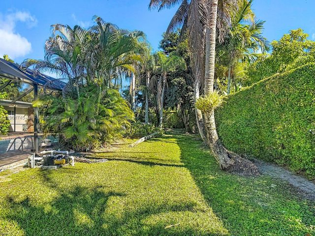 10028 SW 127th St, Miami, FL 33176