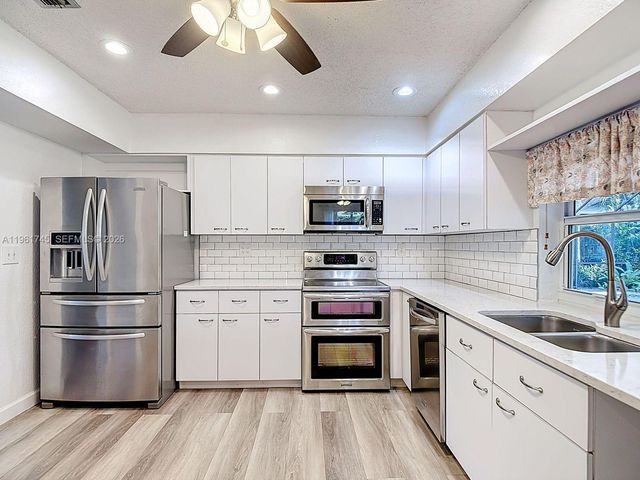 10028 SW 127th St, Miami, FL 33176