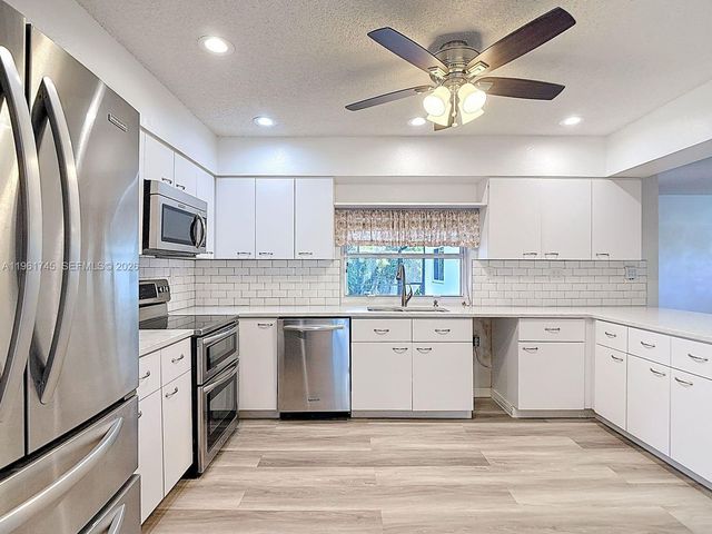 10028 SW 127th St, Miami, FL 33176