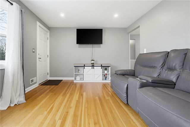 5 Shady Lane, East Providence, RI 02915