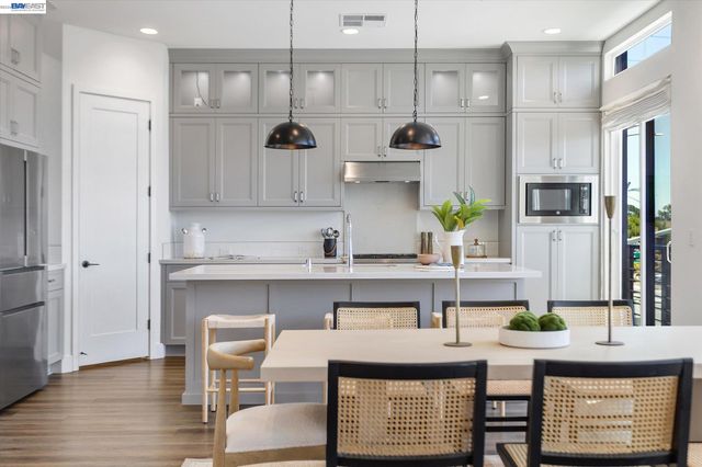 55 W Atlantic Ave 1002, Alameda, CA 94501
