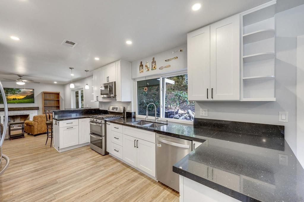 Image 5 of property listing at 7923 Cinthia St, La Mesa, CA 91941