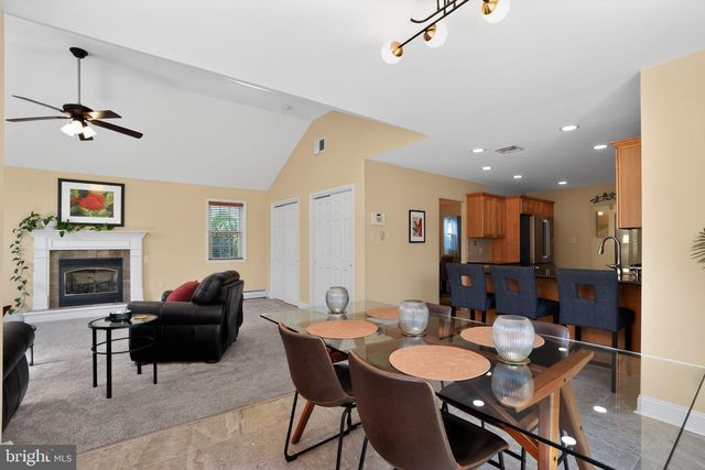 962 EDWARDS DR, Springfield, PA 19064