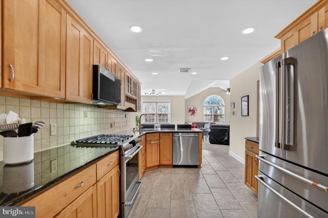 962 EDWARDS DR, Springfield, PA 19064