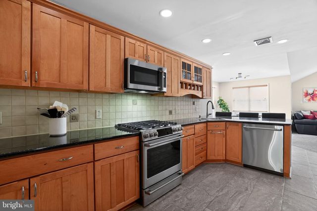 962 EDWARDS DR, Springfield, PA 19064