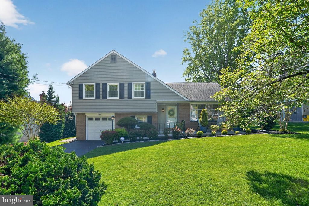 962 EDWARDS DR, Springfield, PA 19064