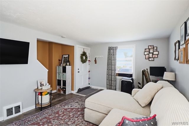 312 West Girard Boulevard, Tonawanda, NY 14217