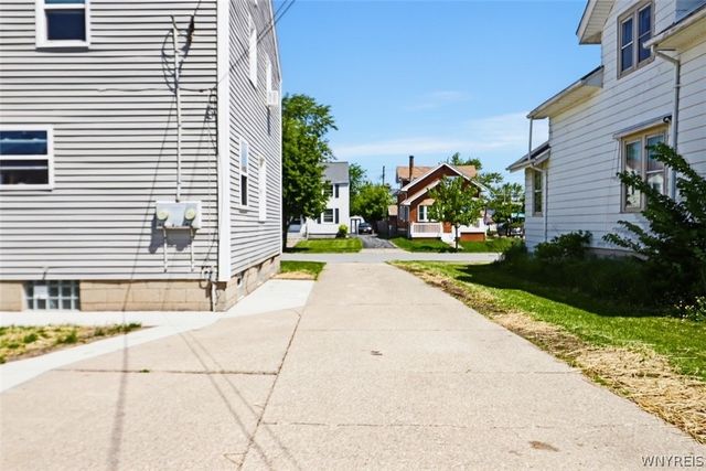312 West Girard Boulevard, Tonawanda, NY 14217