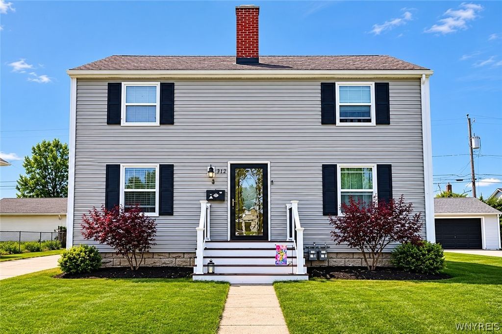 312 West Girard Boulevard, Tonawanda, NY 14217