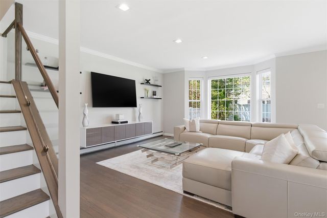 159 Rivendell Court, Melville, NY 11747