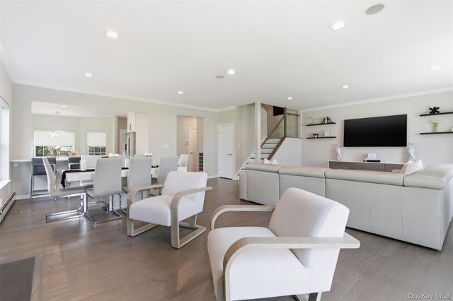 159 Rivendell Court, Melville, NY 11747