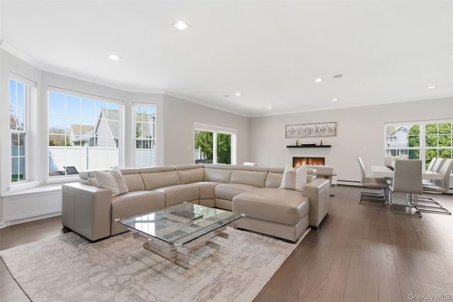 159 Rivendell Court, Melville, NY 11747