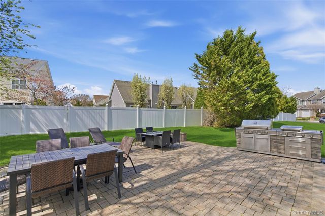 159 Rivendell Court, Melville, NY 11747