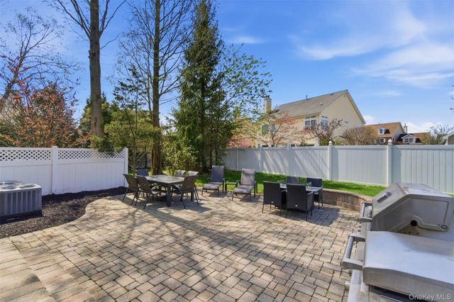 159 Rivendell Court, Melville, NY 11747