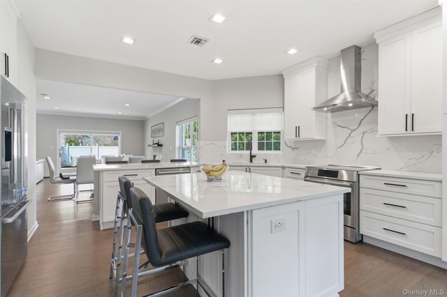 159 Rivendell Court, Melville, NY 11747