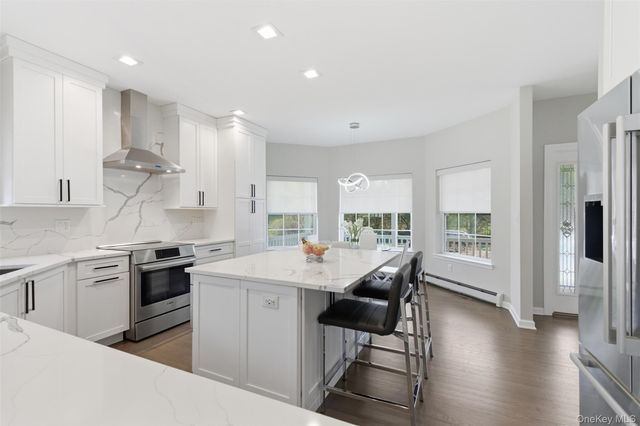 159 Rivendell Court, Melville, NY 11747