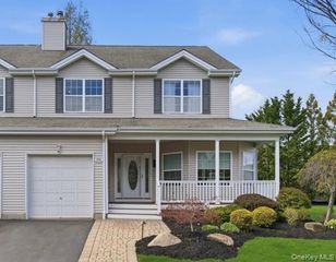 159 Rivendell Court, Melville, NY 11747