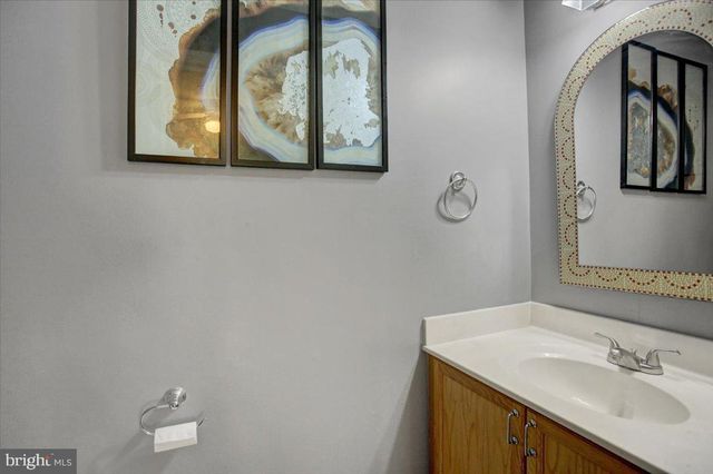 1153 LINDSAY LN, Hagerstown, MD 21742