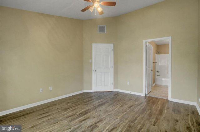 1153 LINDSAY LN, Hagerstown, MD 21742