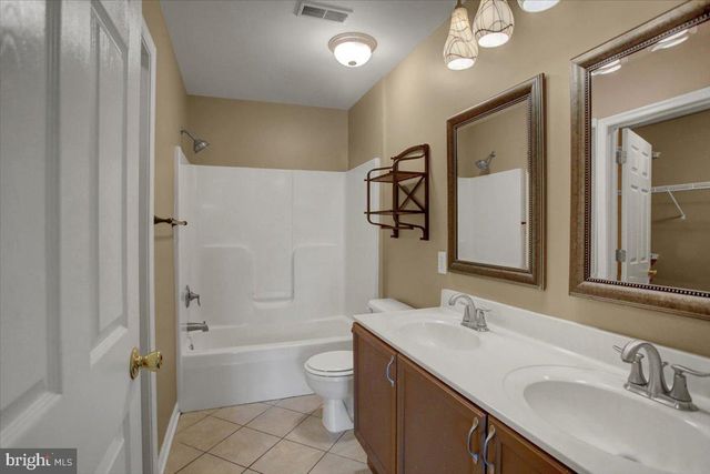 1153 LINDSAY LN, Hagerstown, MD 21742