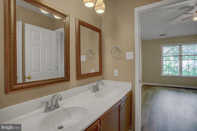 1153 LINDSAY LN, Hagerstown, MD 21742