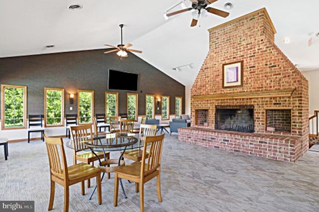 1153 LINDSAY LN, Hagerstown, MD 21742