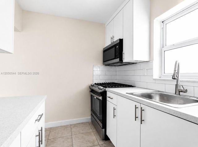 1245 W 24th Street 219, Hialeah, FL 33010