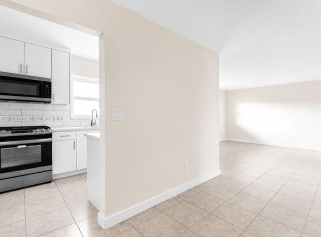 1245 W 24th Street 219, Hialeah, FL 33010