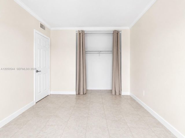 1245 W 24th Street 219, Hialeah, FL 33010