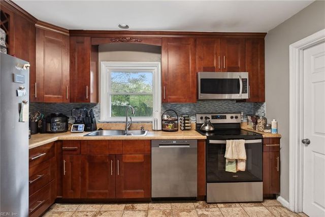 23 Williamson Park DR, Newport News, VA 23608