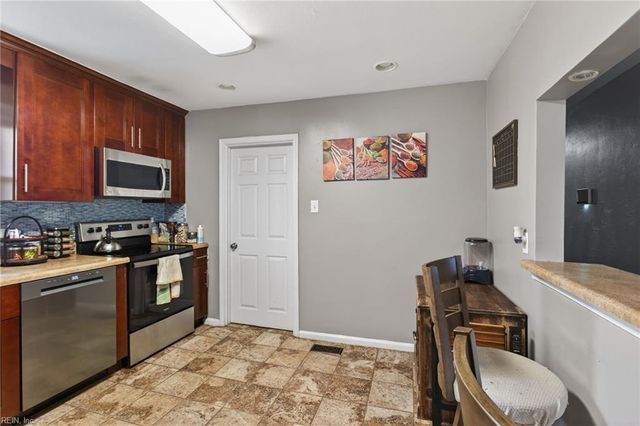 23 Williamson Park DR, Newport News, VA 23608