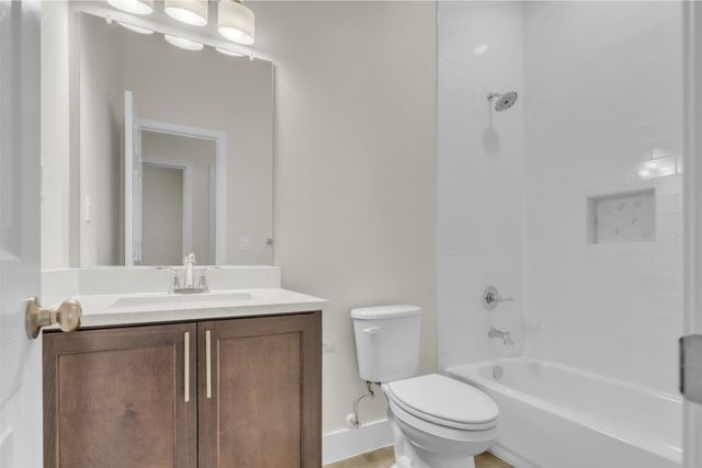 407 Henderson Street, Bonham, TX 75418