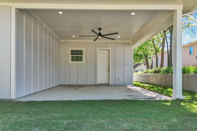 407 Henderson Street, Bonham, TX 75418