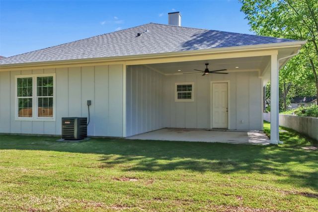 407 Henderson Street, Bonham, TX 75418