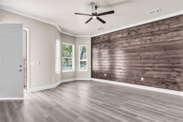407 Henderson Street, Bonham, TX 75418