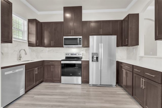 407 Henderson Street, Bonham, TX 75418