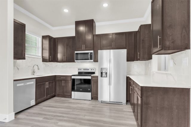 407 Henderson Street, Bonham, TX 75418