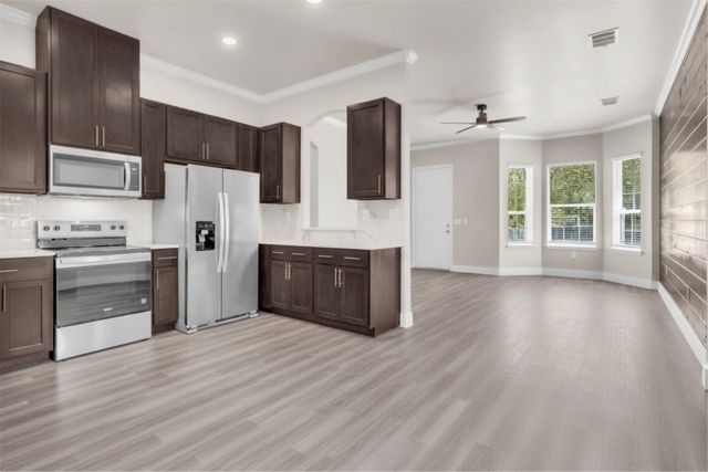 407 Henderson Street, Bonham, TX 75418