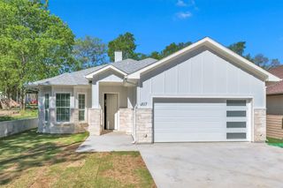 407 Henderson Street, Bonham, TX 75418