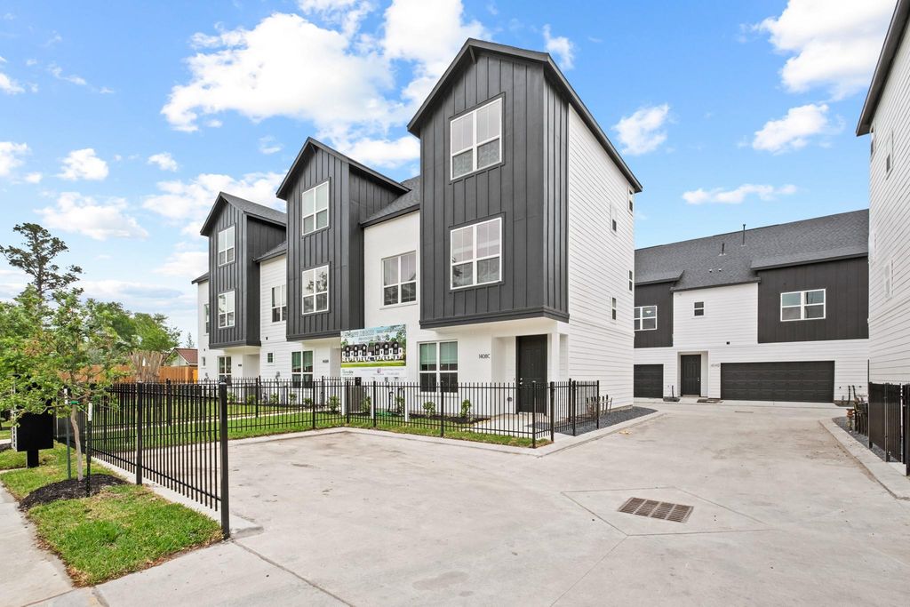 1408 Wycliffe Drive C, Houston, TX 77043