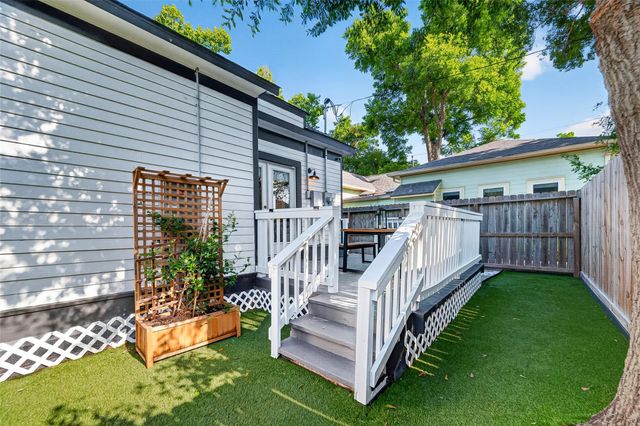 904 Arlington Street, Houston, TX 77008
